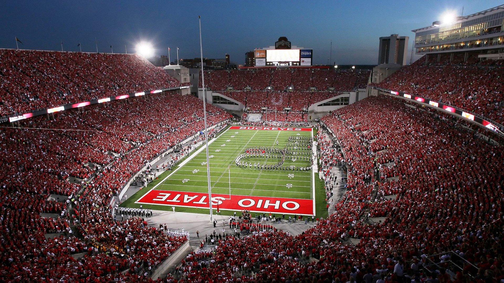 绿茵记忆长河!贝克汉姆社媒发布生涯经典瞬间,梅西惊喜入镜引全球热议