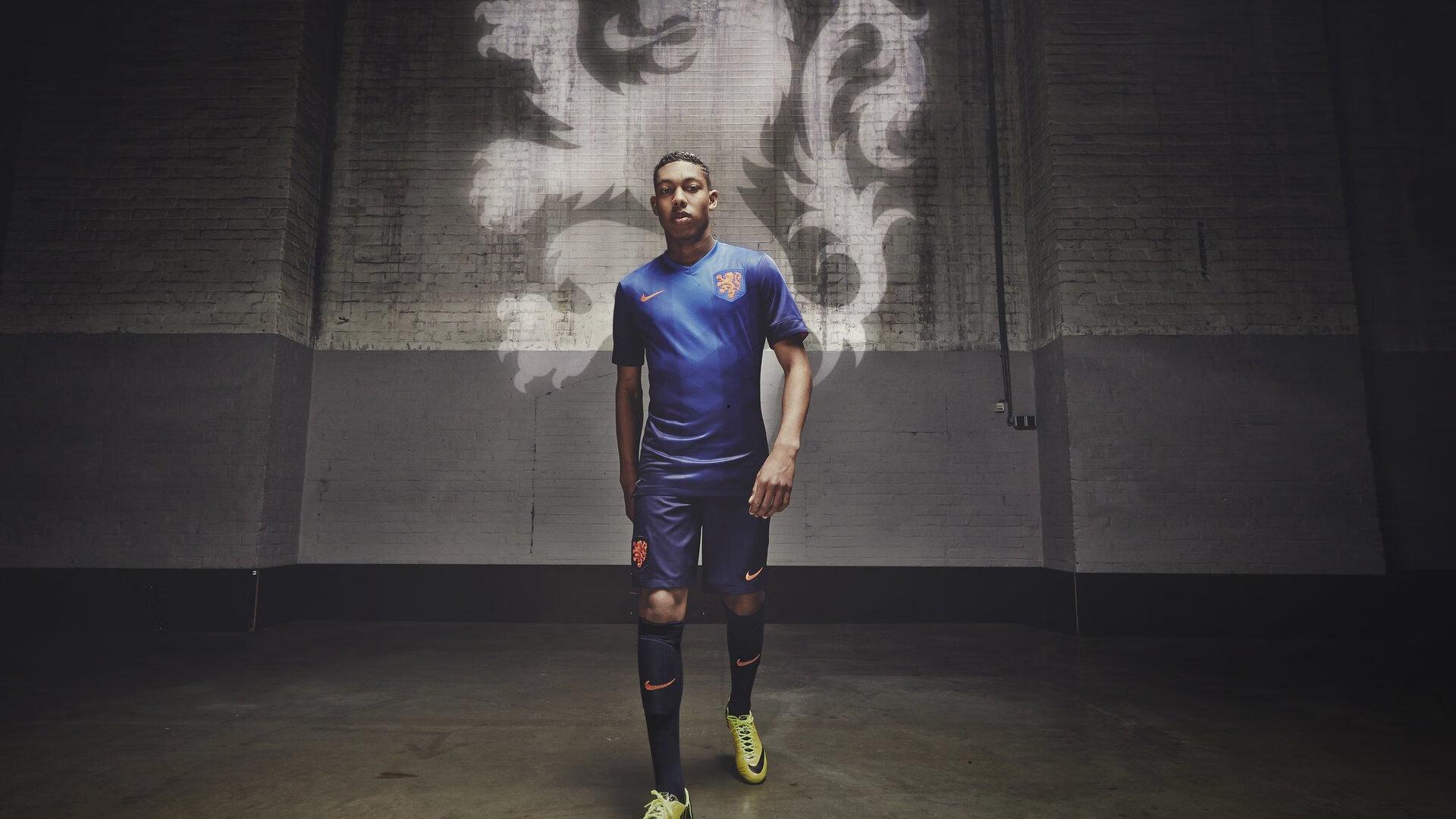 领袖的觉醒!爱德华兹上半场8中0仅得1分,芬奇力挺,他必须为球队定下基调