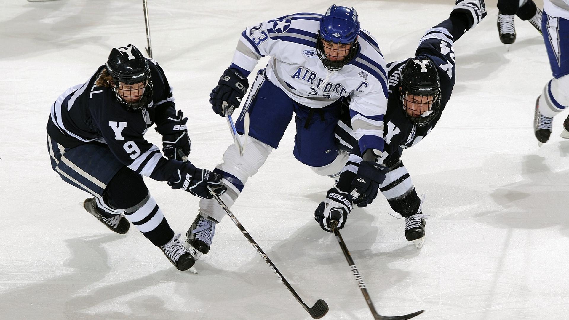 基因的胜利！40岁巨星与14岁爱子赤膊训练照引爆网络，肌肉线条复制粘贴