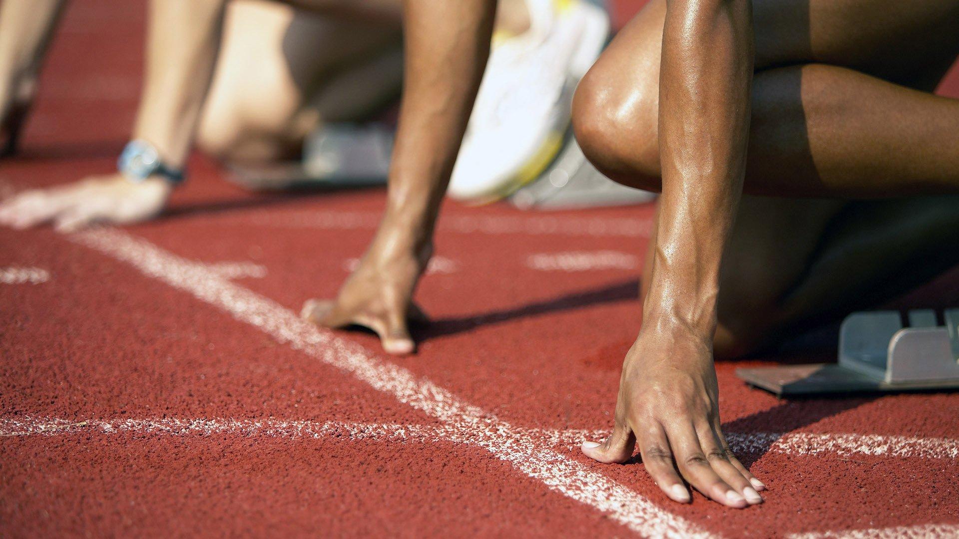 惊魂一刻!诺伊尔出击险酿大祸,巴尔科拉逼抢吓出球迷一身冷汗